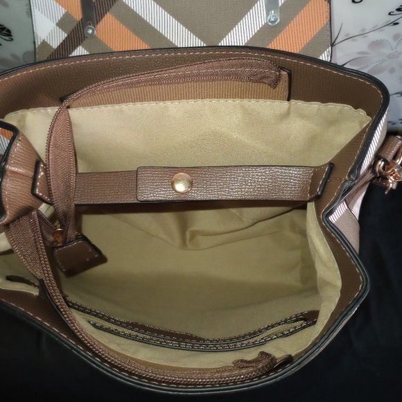 AR New York 2 in 1 Khaki Bag (Arm & Back Strap) Vegan Leather - Picture 4 of 6